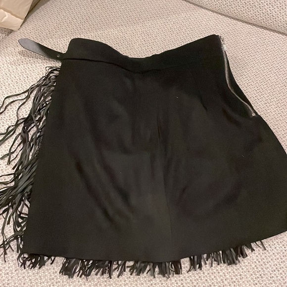 Super detailed faux suede skirt with fringes and silver hardware details - Picture 3 of 3